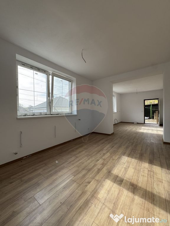 Casă complet renovată la interior