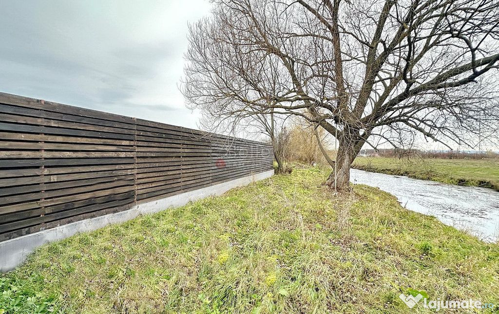 Curte Generoasa Zona Linistita