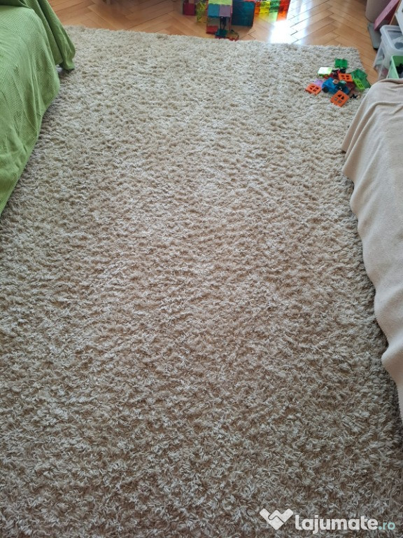 Covor mare,călduros cu fir lung mărime 3/2m pt sufragerie/living
