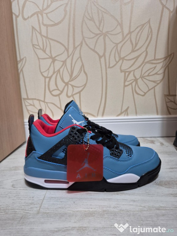 Jordan 4 Travis Scott