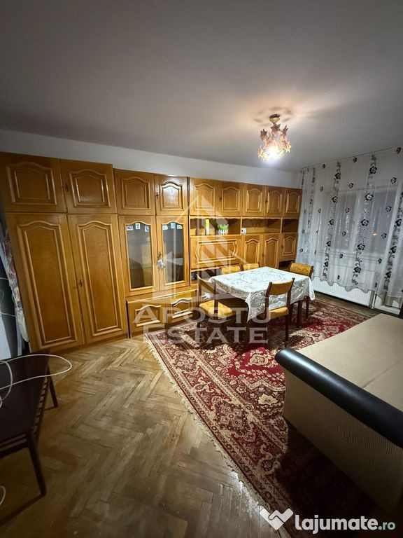 Apartament cu 3 camere | Decomandat | Etaj 2/4 | Centrala...