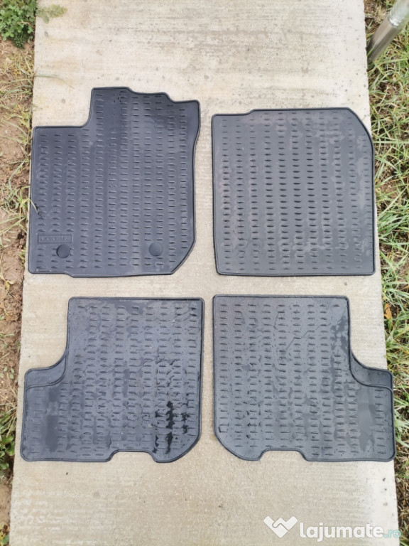 Vând covorașe interior Logan