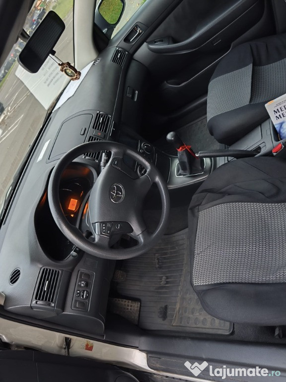 Urgent vând Toyota Avensis T25