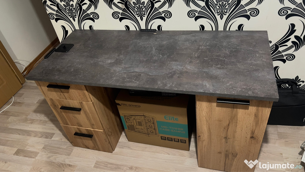 Se vinde Birou,foarte putin folosit