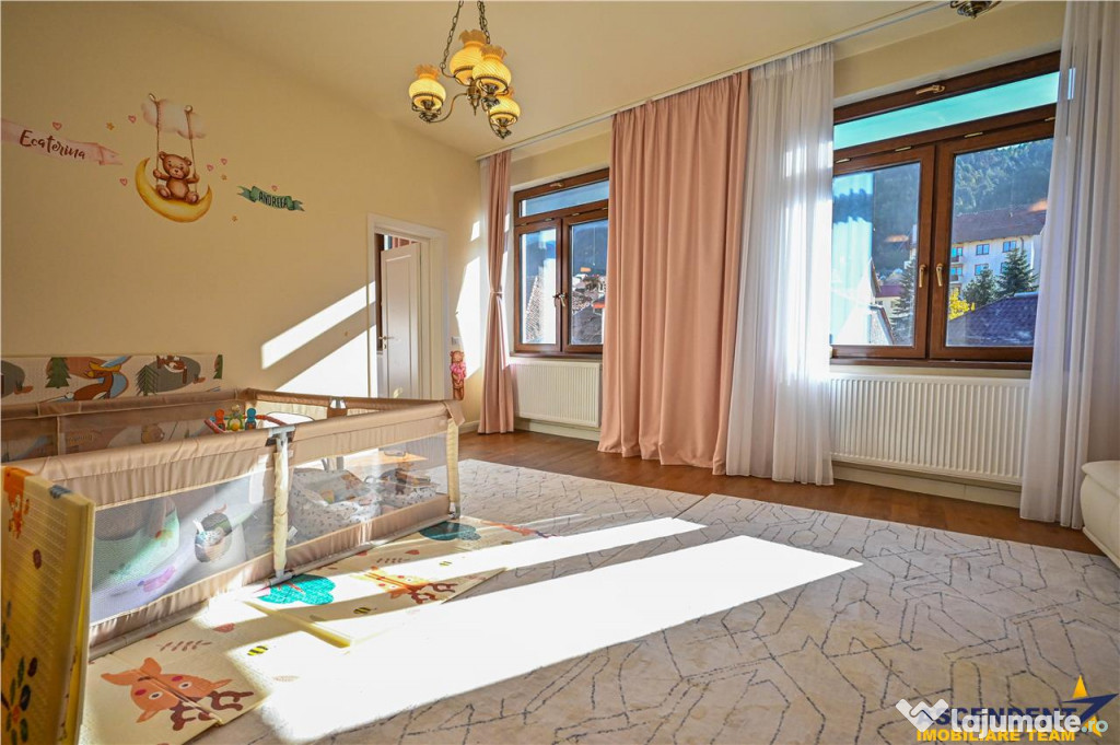 FILM! Eleganta si confort, in cetatea istorica a Brasovului,