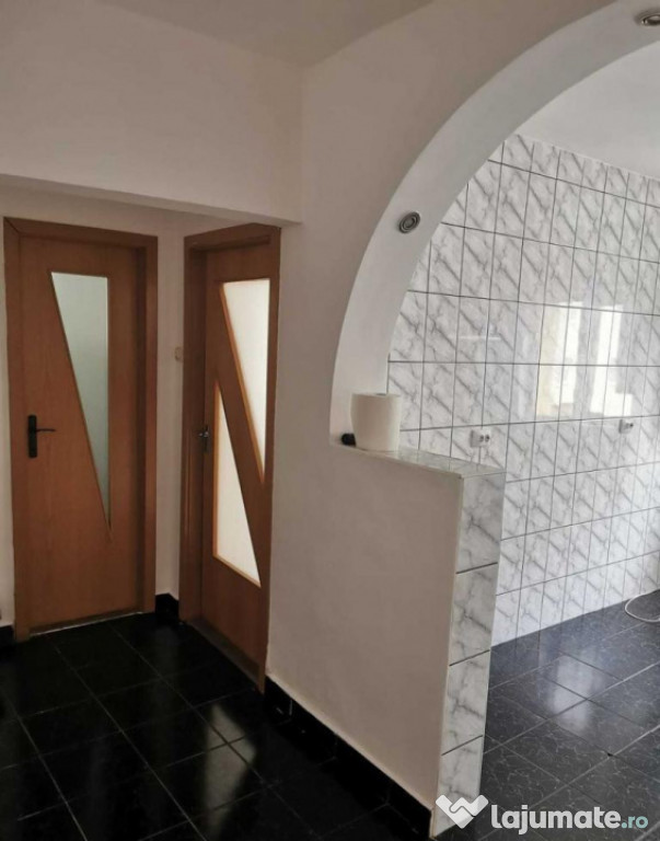 Apartament de 2 camere ( Suprafara mare ) -Racadau