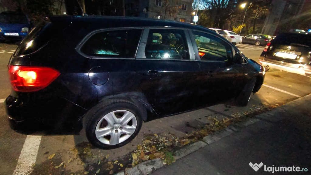 Vând Opel Astra Sport Tourer 1,7 Cdi 2011