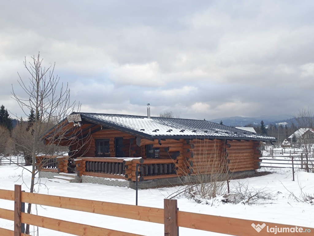 Vand cabana lemn rotund la munte