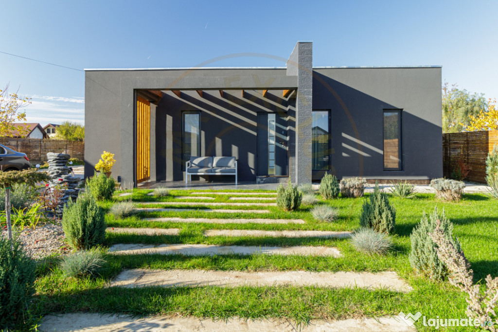 Casă superbă pe parter cu piscină, foișor și 1.000 mp t