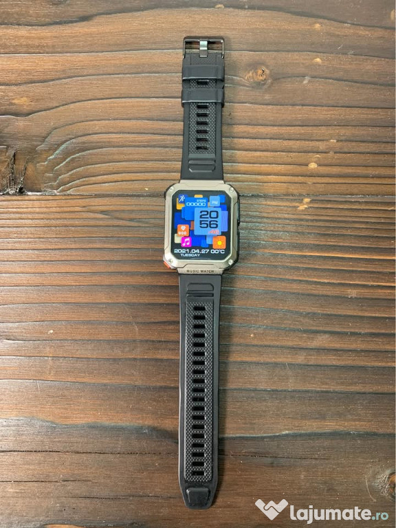 Smartwatch cu căști integrate și funcție de reportofon