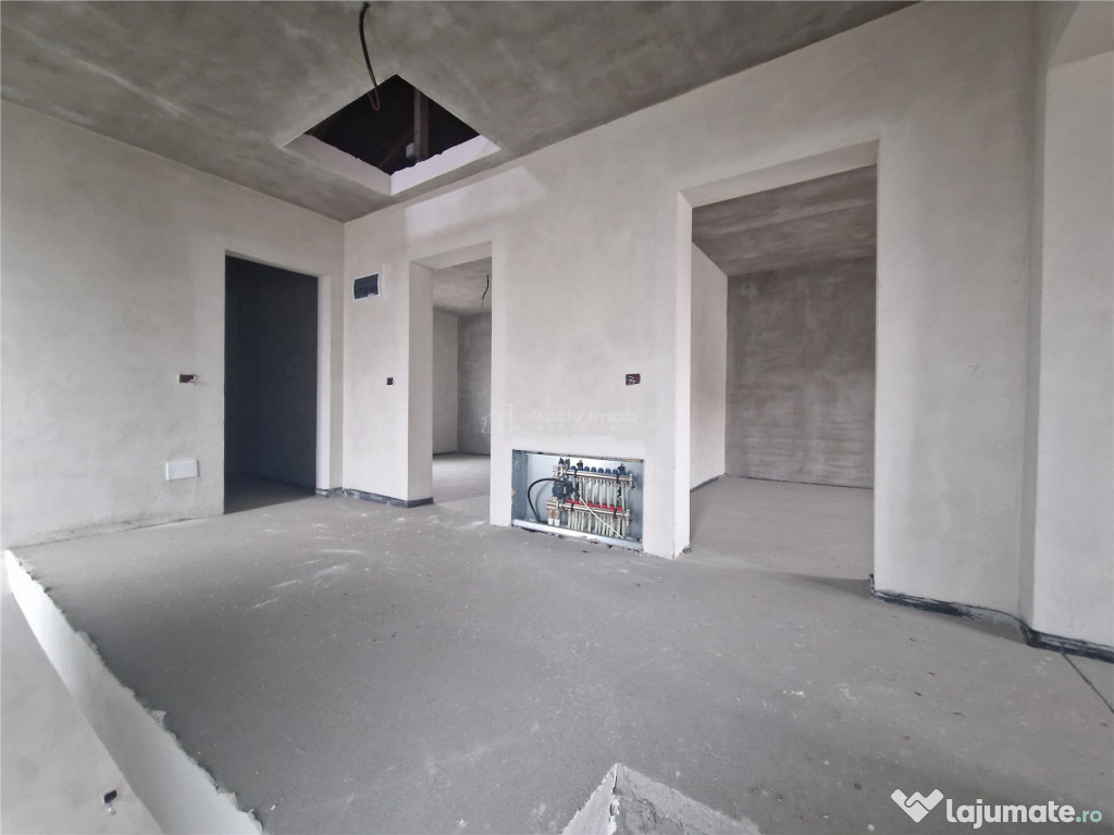 Casa P E , teren 276 mp, parte dintr-un triplex - Statia de