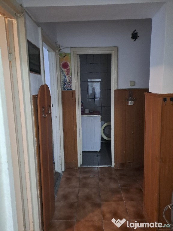 Inchiriez sau vand apartament 2 camere decomandat strada Minerului