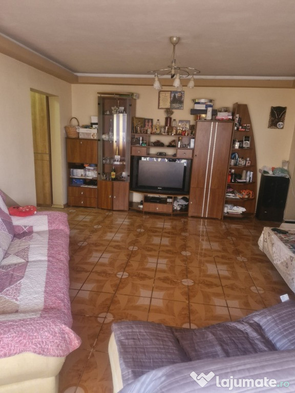 Apartament 3 camere Brosteni - Colegiu