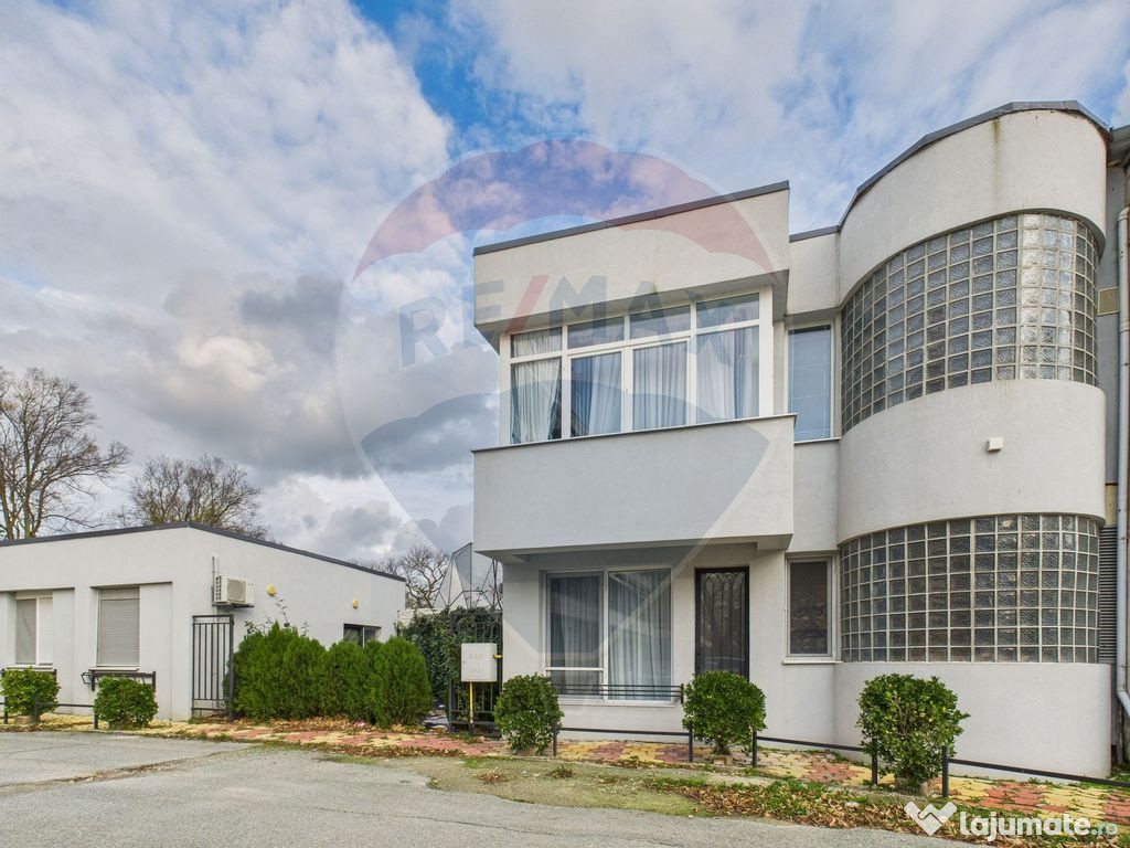 Casă / Vilă cu 5 camere de vânzare în zona Central