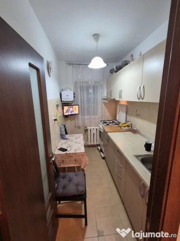 Garsoniera 42mp - Metrou 1 Decembrie - Etaj Intermediar