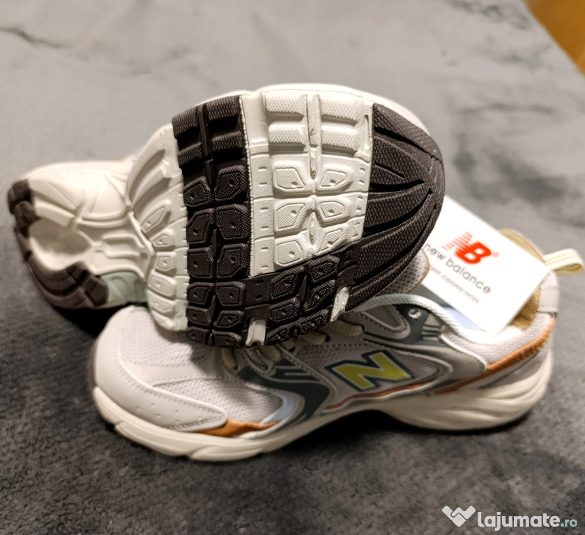 Adidasi Hoka Bondi 9, noi fara eticheta