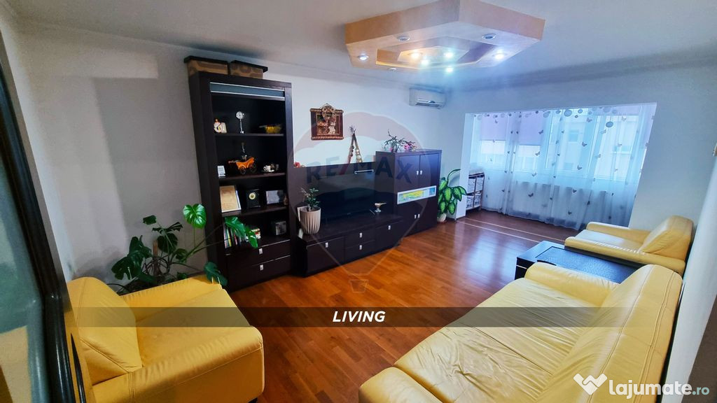 Apartament cu 3 camere de vanzare pe strada Moldovei