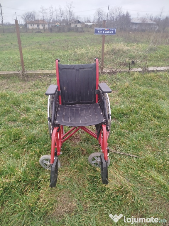 Două cărucioare pentru invalizi Stiubieni strada costișei