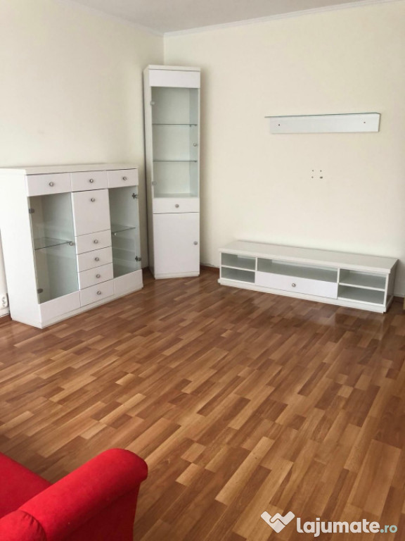 Apartament 2 camere, etaj 3 – zonă excelentă, liniștit?