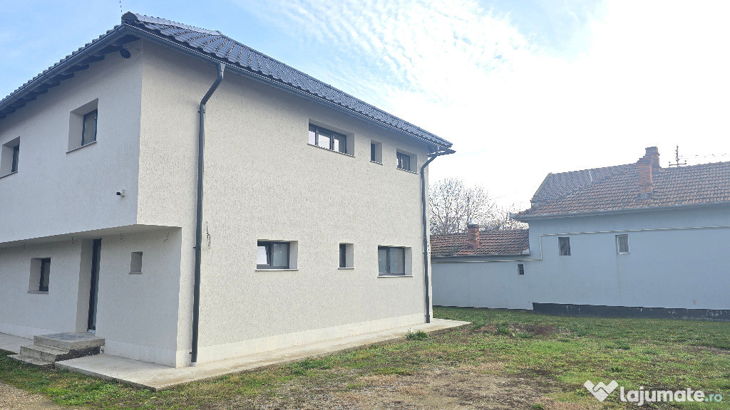 Vand casa in duplex in Deva, semifinisata, zona Garii (peste linie)