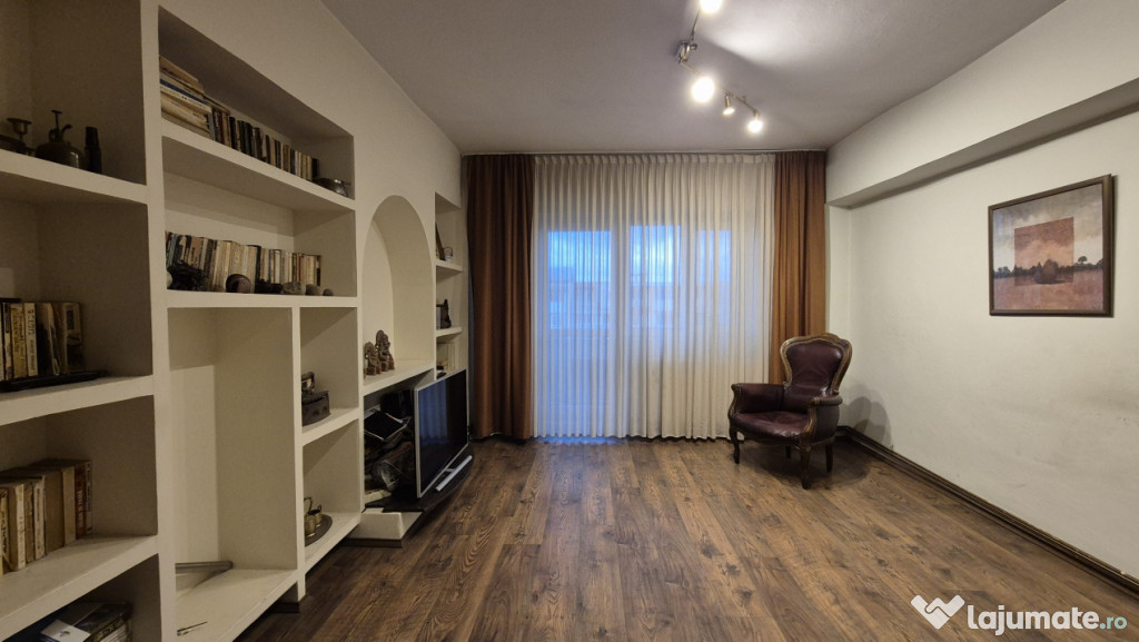 Apartament 3 camere, decomandat, Strada Victoriei