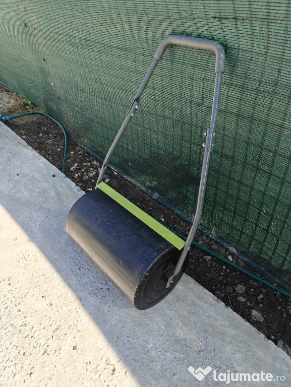 închiriez tăvălug gradina / gazon