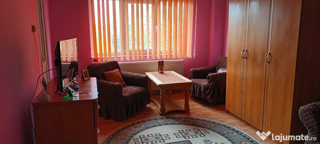 Inchiriez apartament 2 camere complet mobilat - 300 euro / luna