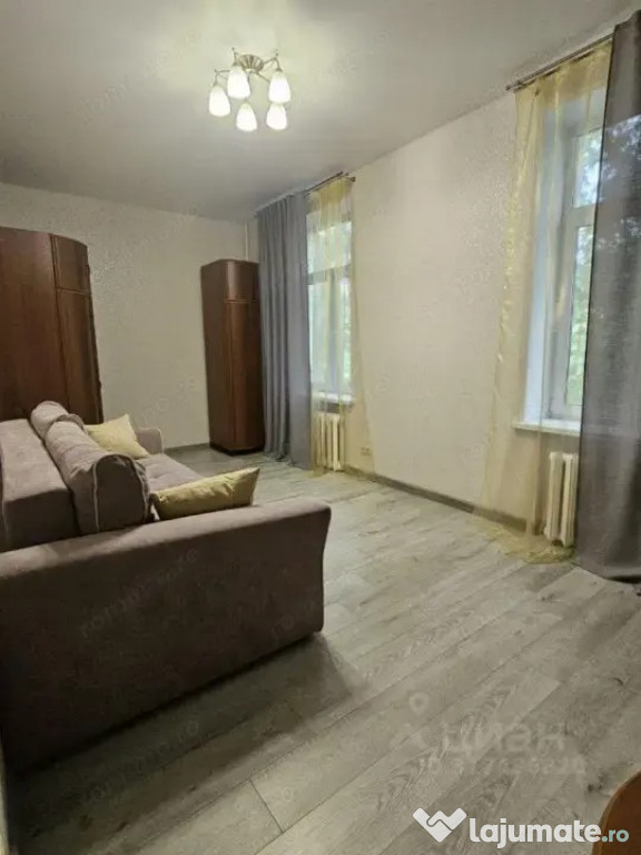 Oferim spre inchiriere apartament cu 3 camere in zona Uverturi