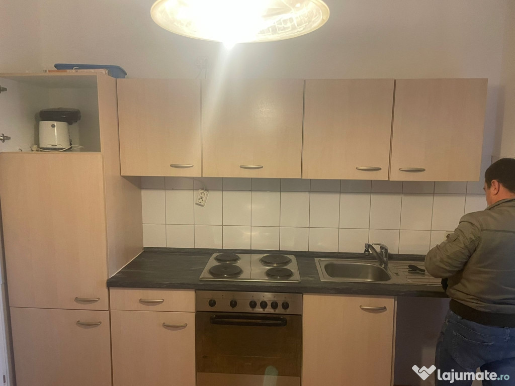 Bucătărie cu electrocasnice