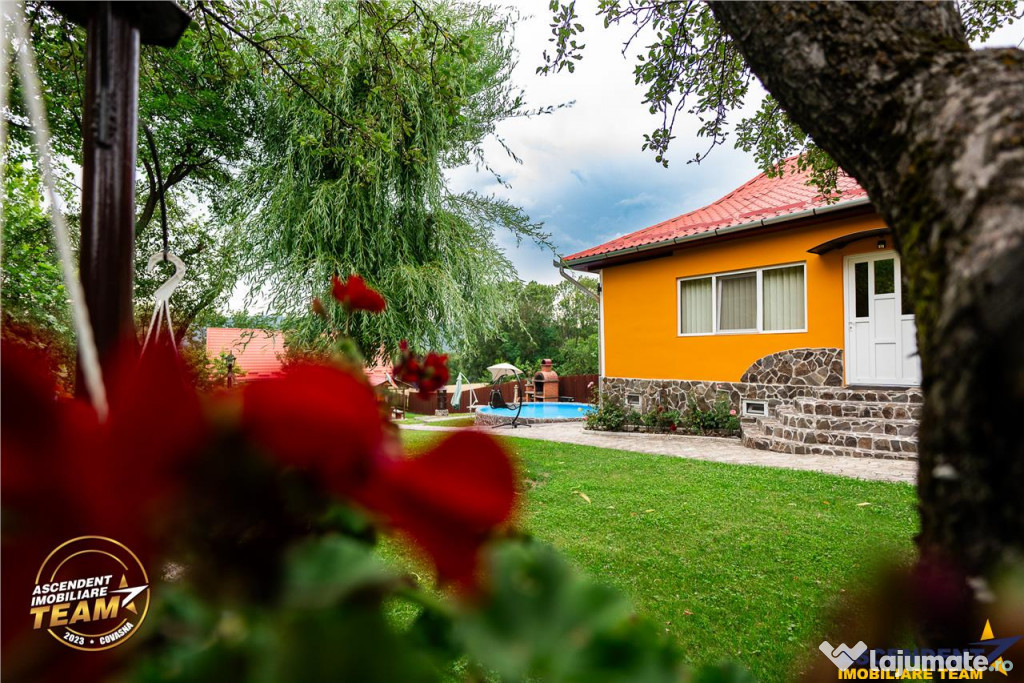 FILM3D! Doua case cu:piscina,foisor,arbori decorativi,1.700m