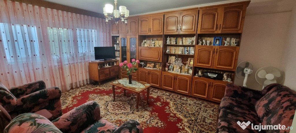 Vind apartament 4 camere et 4 din 4