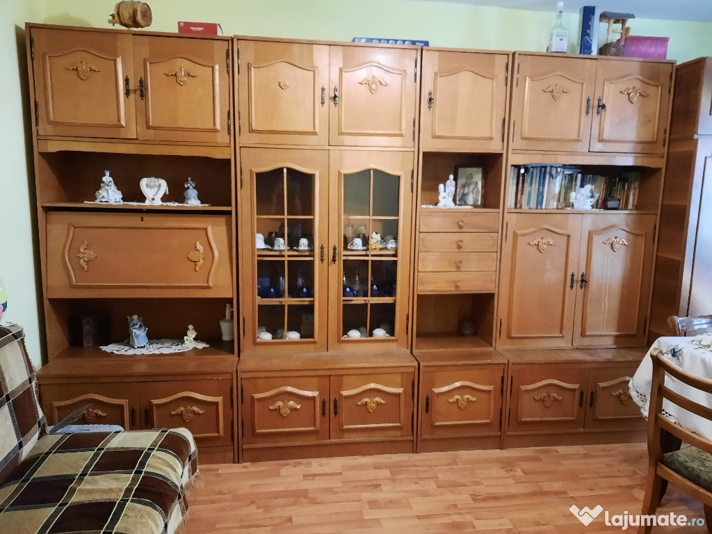 Vand mobila sufragerie din lemn masiv