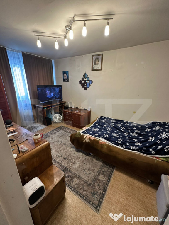 Apartament cu 4 camere decomandate, etaj 2, 77 mp, Mănășt