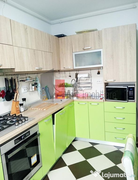 Vânzare apartament 3 camere cu centrală Apărătorii Pa...