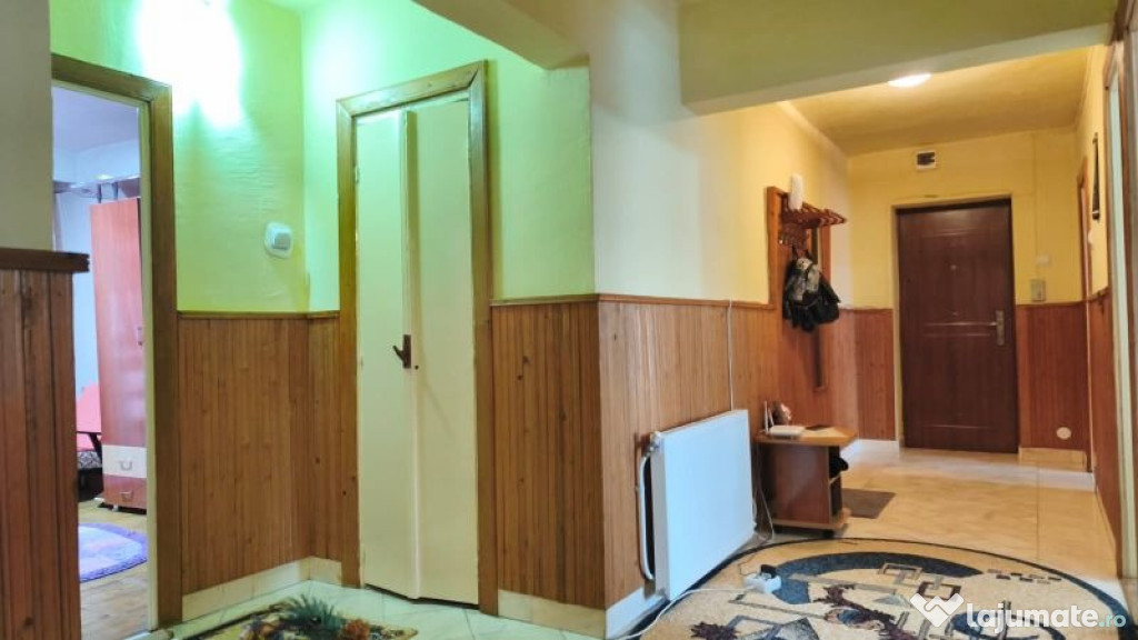 Apartament 4 camere in Simeria, zona 1 Decembrie, et 1