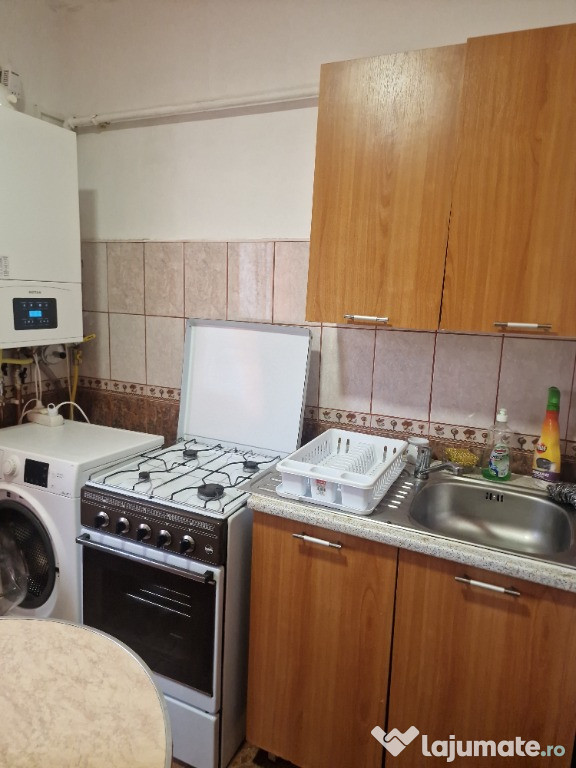 Proprietar, închiriez apartament cu o cameră