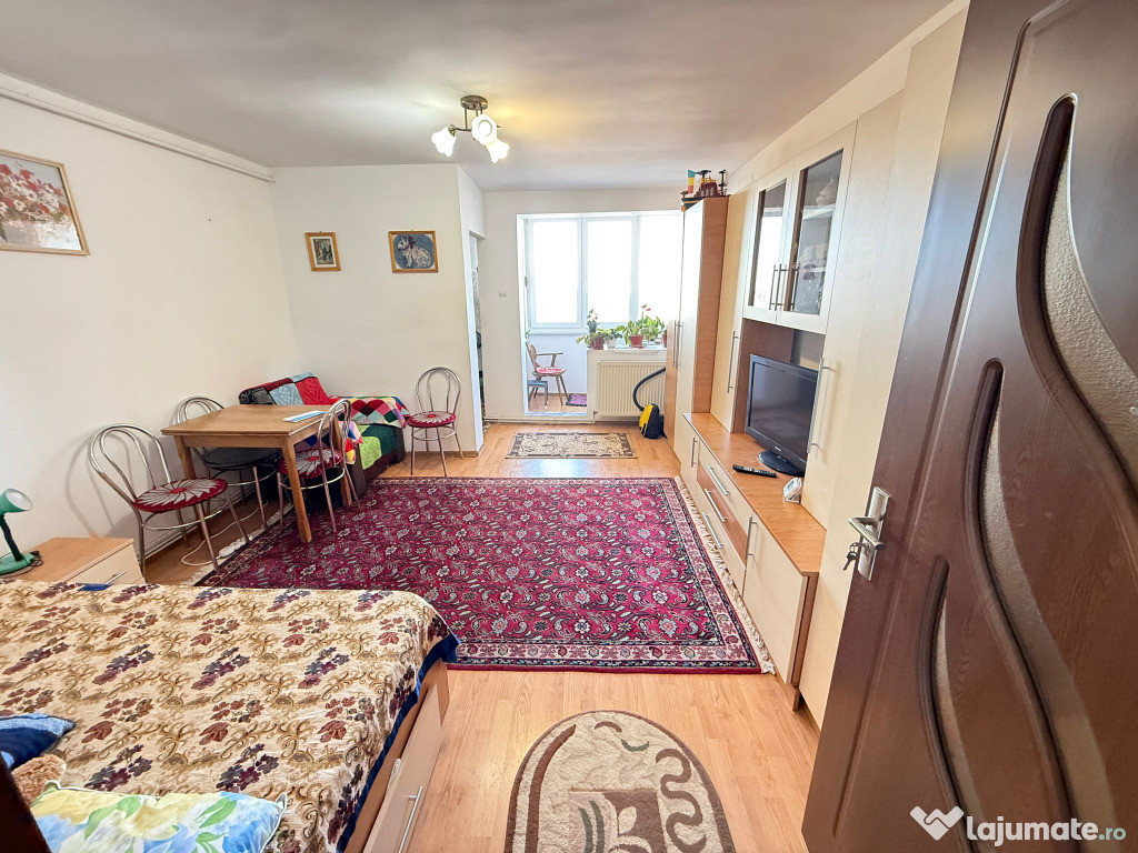 Garsoniera decomandata - zona Astra