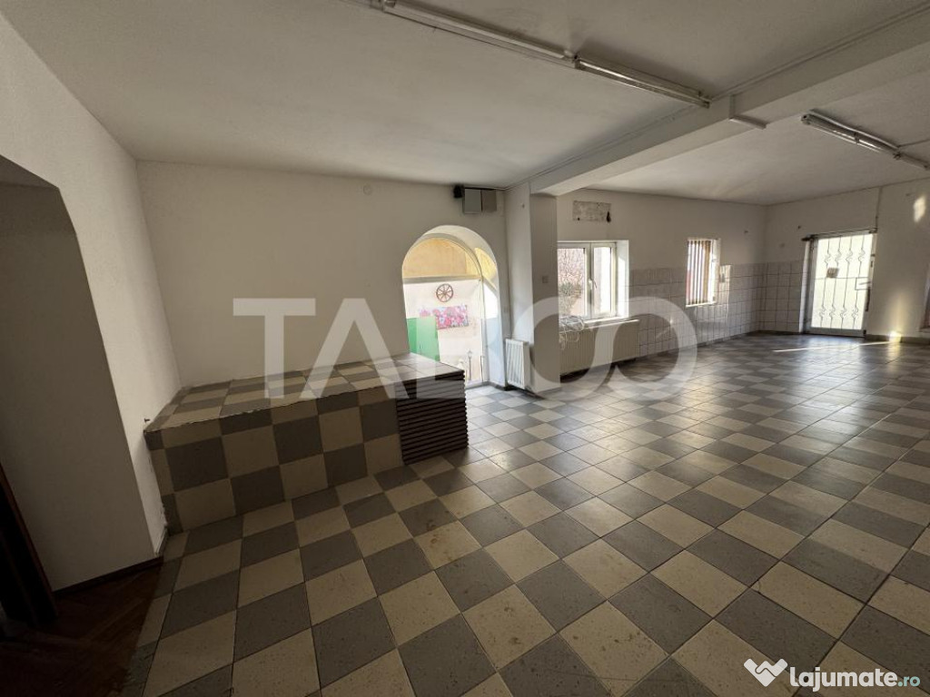Spatiu comercial de inchiriat la casa 70 mpu la strada Crist