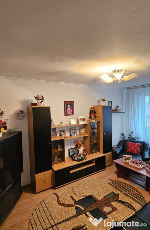 Apartament 3 Decomandat Camere Titan