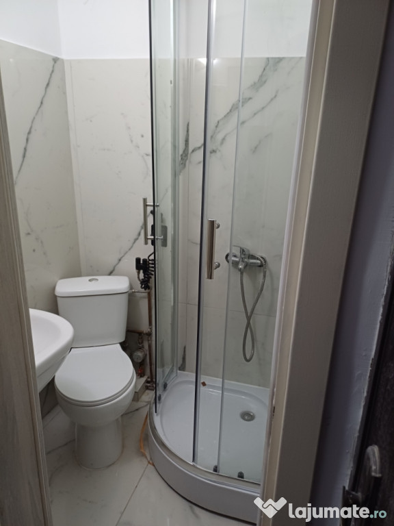 Vând garsoniera renovata