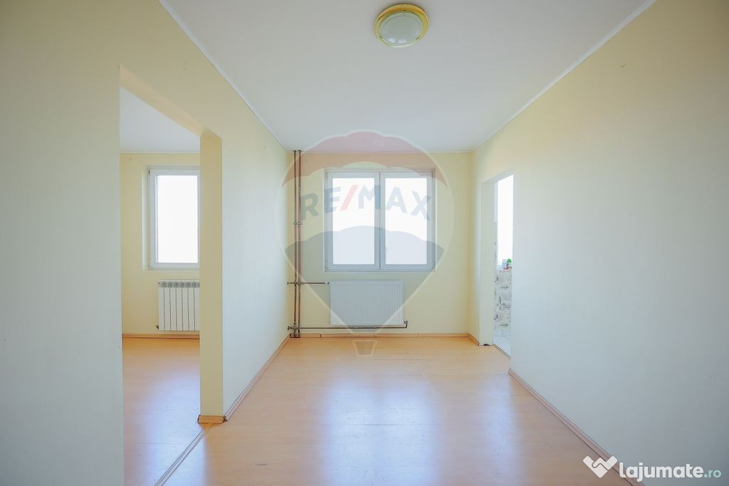 Apartament 2 camere et. 2, de vânzare zona Complex Velența