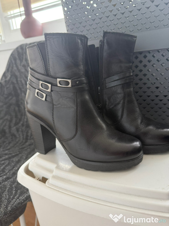 Ghete piele negre,36