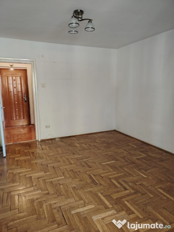 Garsoniera de vanzare Astra-Calea Bucuresti