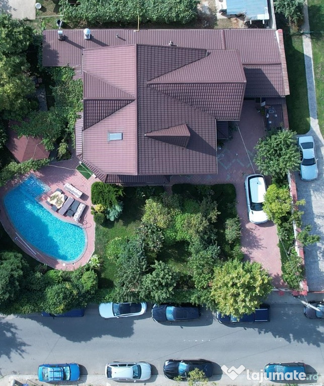 Vila individuala P+1+M cu curte spatioasa si piscina, zona foarte buna