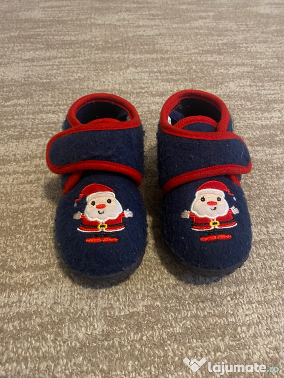 Papuci pentru casa lupilu