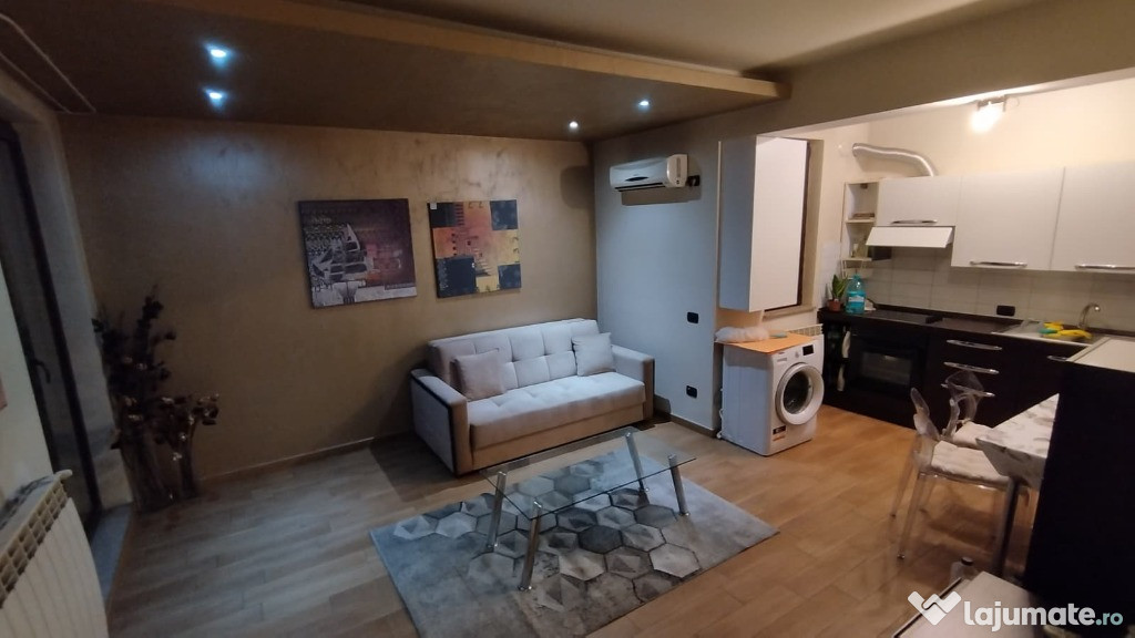 Inchiriez Apartament 2 camere, Piata Unirii- centrala proprie pe gaz