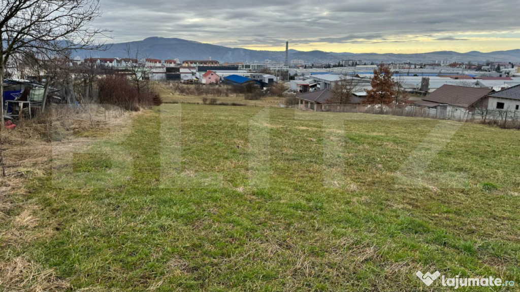 TEREN INTRAVILAN IN ZONA TARPIULUI