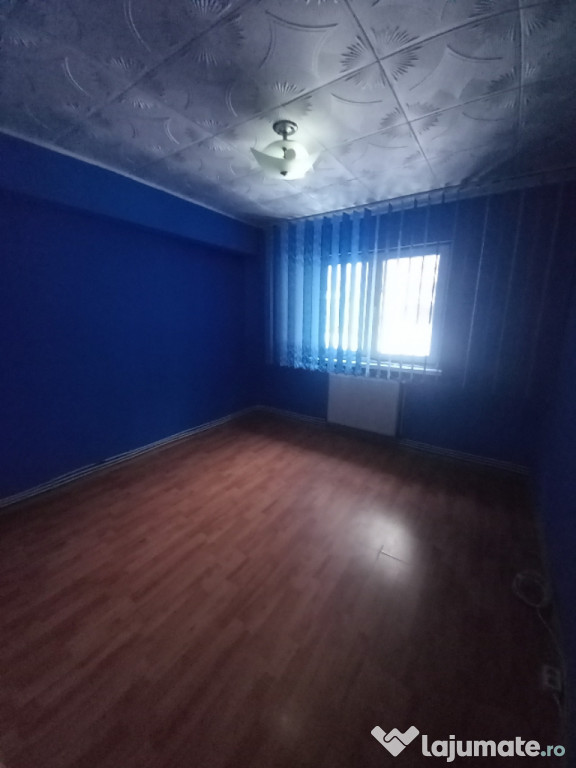 Apartament 3 camere Vulcan – etaj 1, zonă excelentă, aproape de Straja