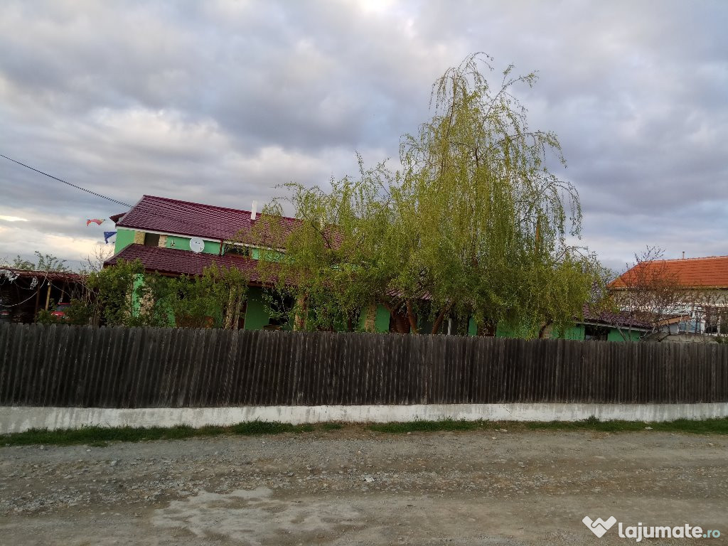 Casa/vila cu teren gradina, aflata la Seimeni, central