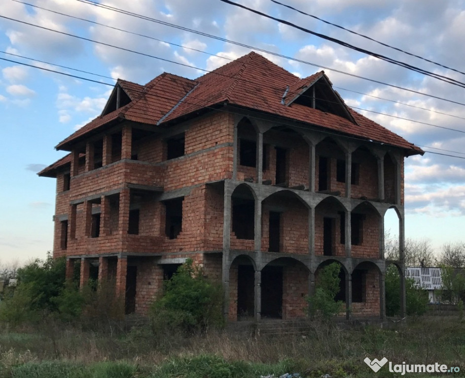 Cladire P+2 cu 52 ari teren Petea Central